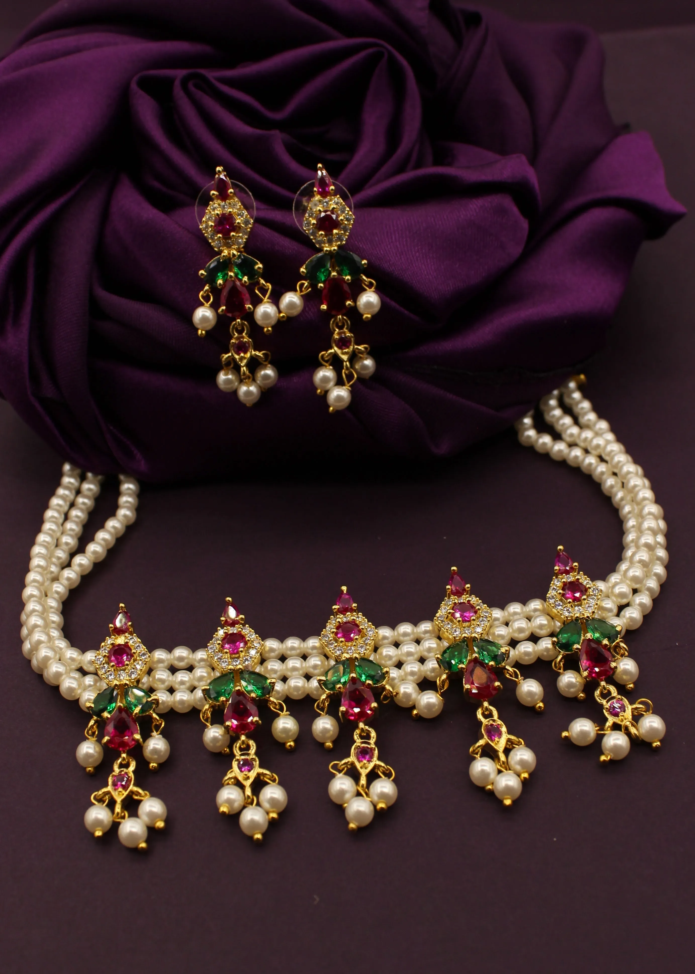 IMPRESSIVE MOTI NECKLACE