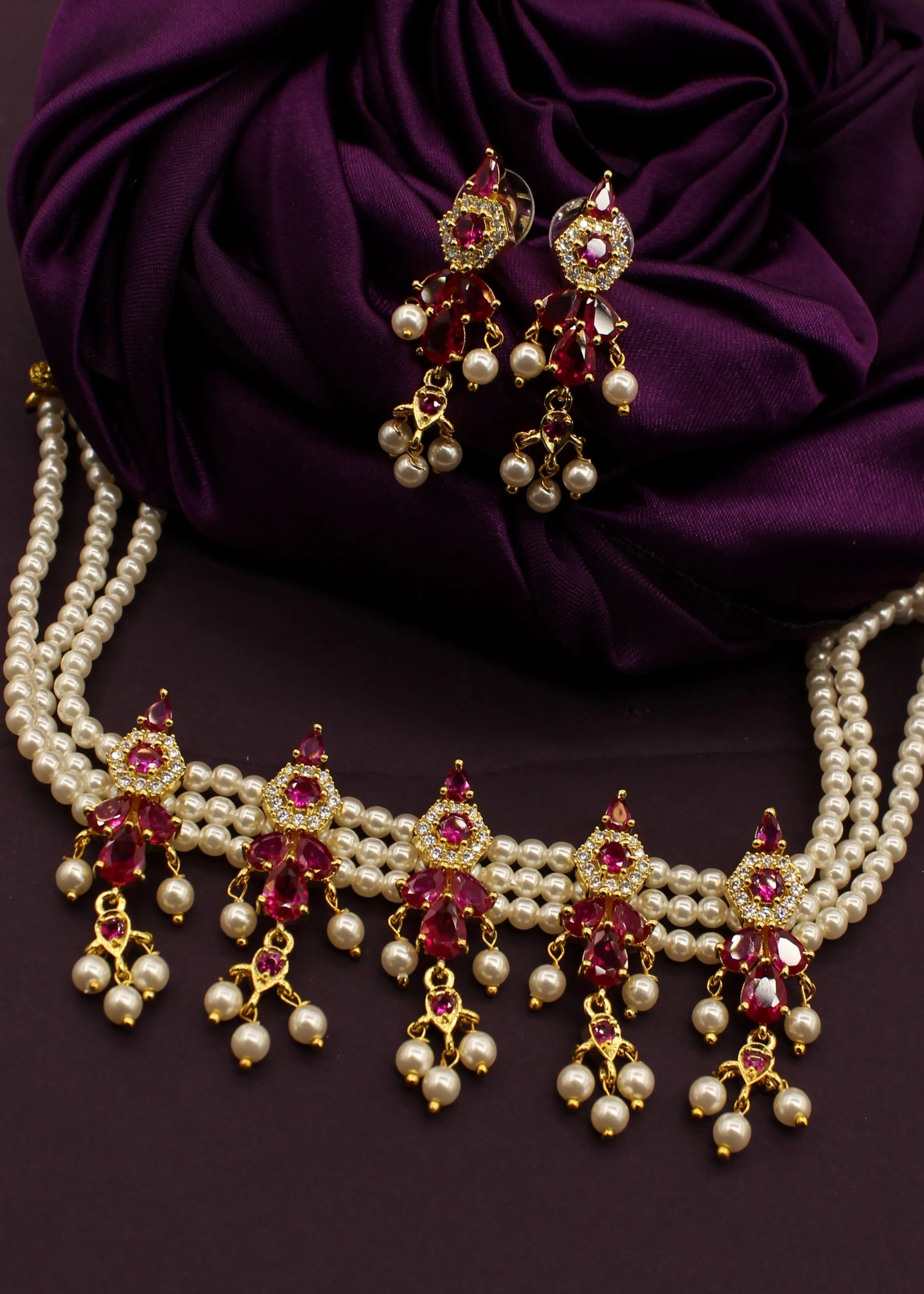 IMPRESSIVE MOTI NECKLACE