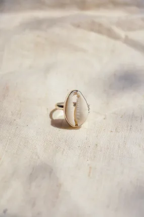Side Dot Silver Cowrie Ring