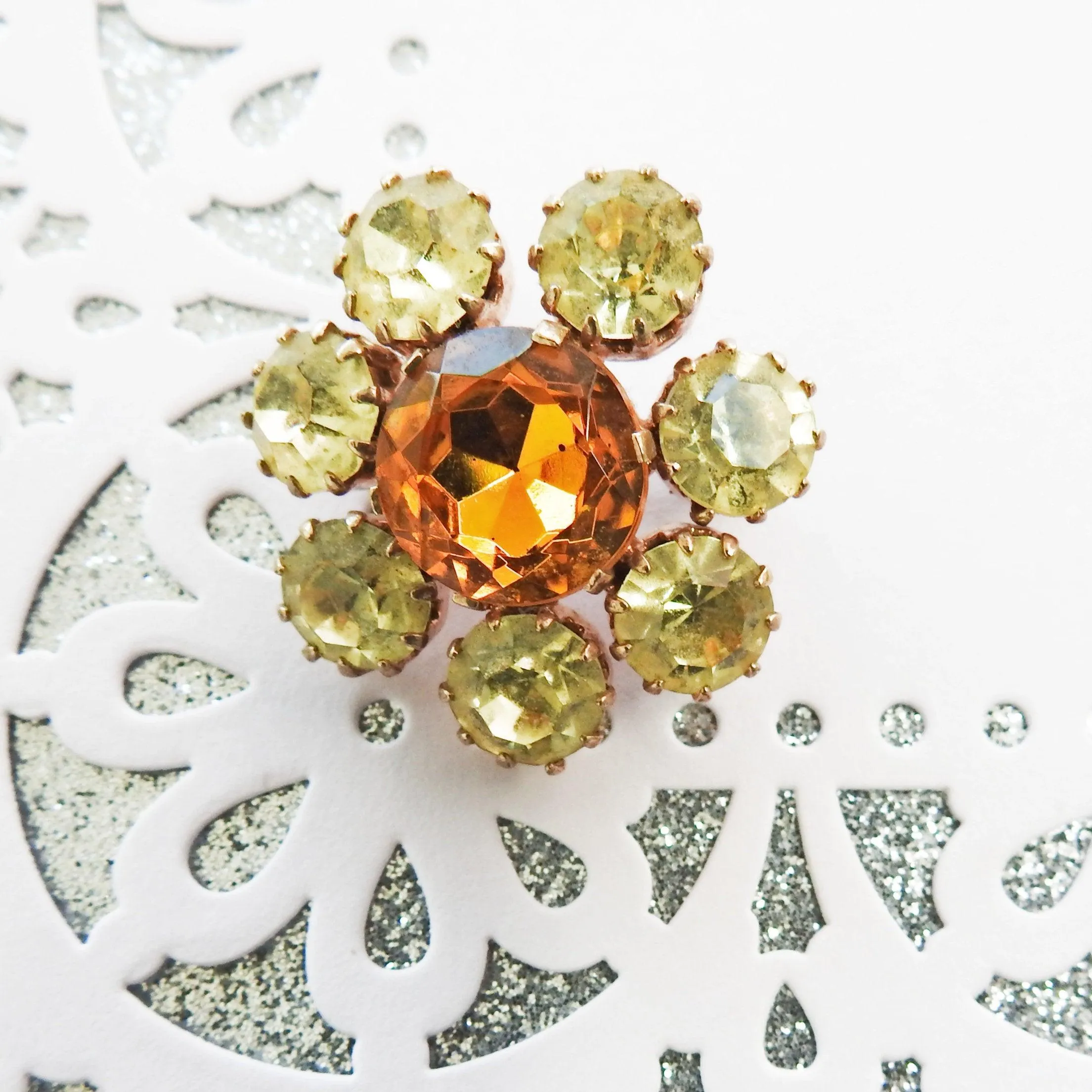 Vintage crystal flower broach pin